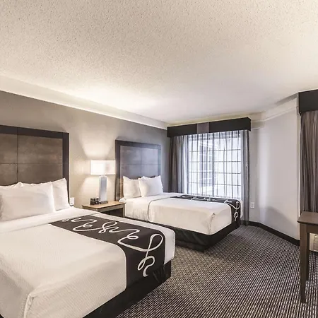 La Quinta Inn & Suites By Wyndham Austin Near The Domain-3