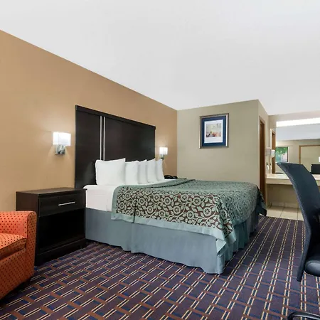 Days Inn By Wyndham Maumee/Toledo-2