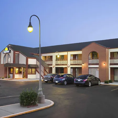 Days Inn By Wyndham Wichita West Near Airport-3