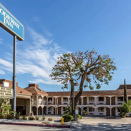 Rodeway Inn Magic Mountain Area-3