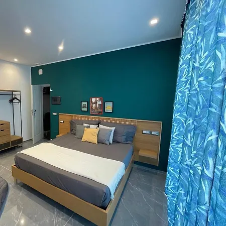 Aurora Luxury Rooms Affittacamere-3