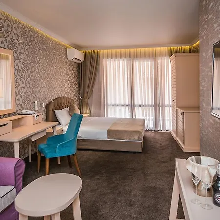 8 1/2 Art Guest House-3