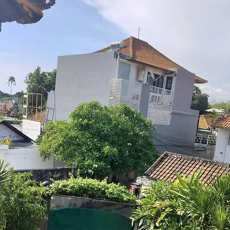 Villa Layang Bulan A Homey Guesthouse For Men Near The Beach In North Kuta-2