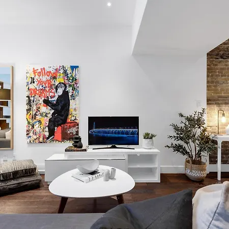 Liv Mtl Soho Spacious Rooftop Suites For Groups Near Downtown Montreal-2