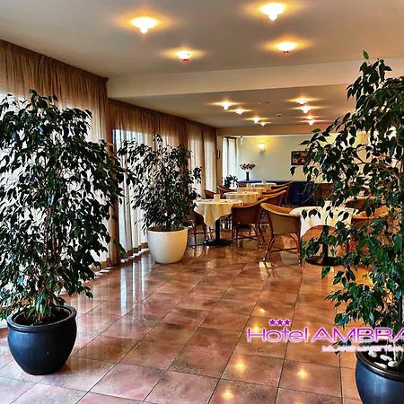 HOTEL AMBRA - Fronte Mare - Vicinissimi al Centro-3