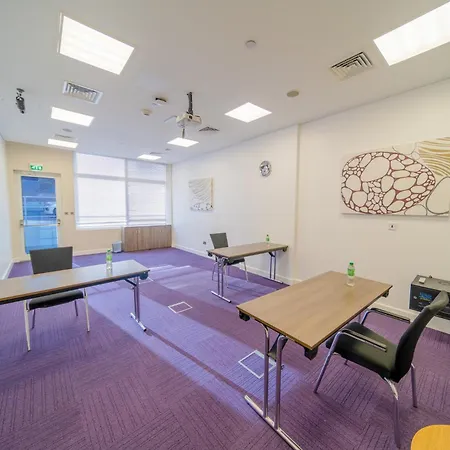 Premier Inn Abu Dhabi Airport Business Park-2