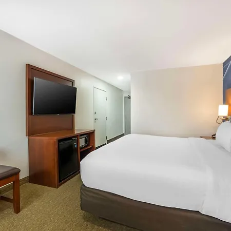 Comfort Suites Omaha East-Council Bluffs-3