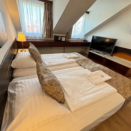Hotel Gloria Budapest City Center-3