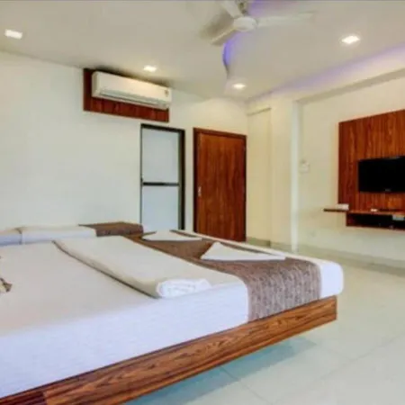 Hotel Golden Palms-3
