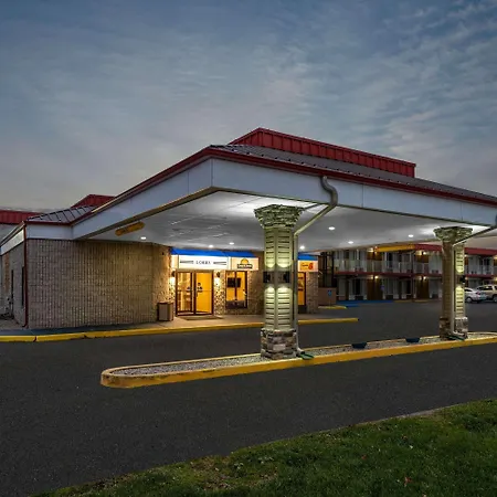 Super 8 By Wyndham Perrysburg-Toledo-2
