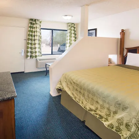 Travelodge By Wyndham Indio-2