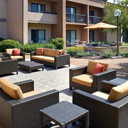 Courtyard St. Louis Creve Coeur-3