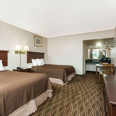 Howard Johnson By Wyndham Springfield-3