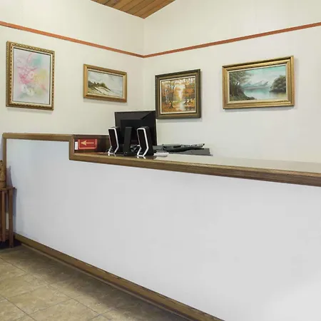 Knights Inn Boardman-3