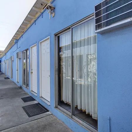 Pavilions Motel-2