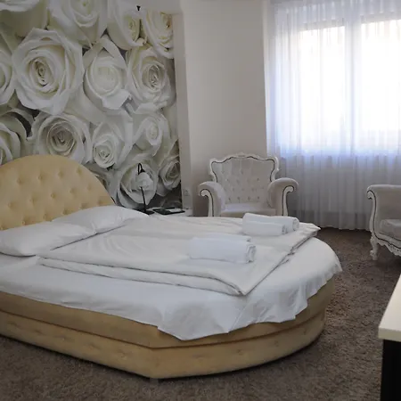 Green Hotel Budapest-3