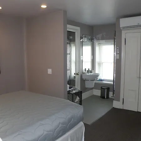 Frontenac Club Inn-3
