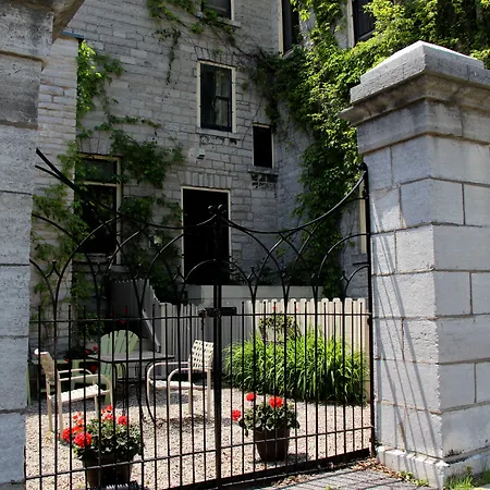 Frontenac Club Inn-2