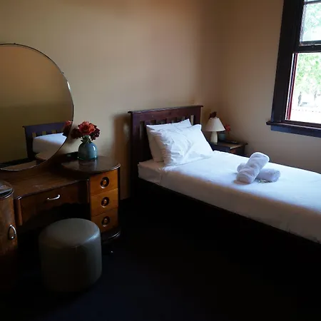Sir Joseph Banks Hotel-2
