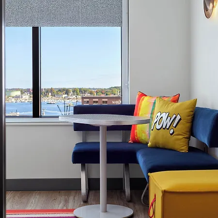 Aloft By Marriott Portland Downtown Waterfront Me-2