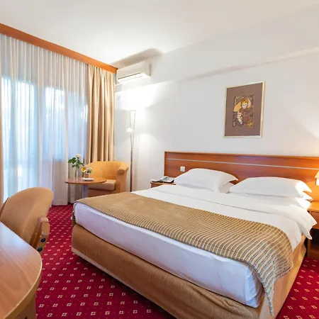 Hotel M-2