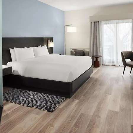 Doubletree By Hilton Racine Harbourwalk-3