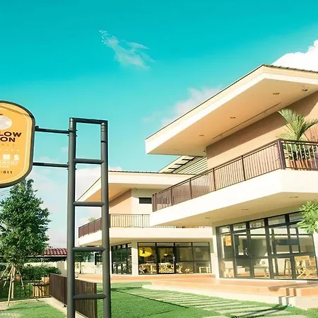 Yellow Moon Hotel-2