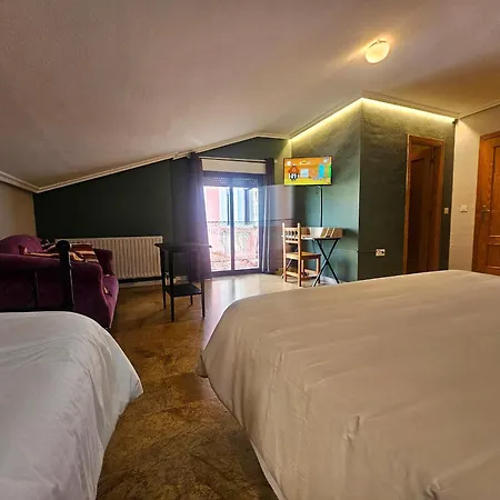 Hostal Las Cavenes Del Cabaco-3