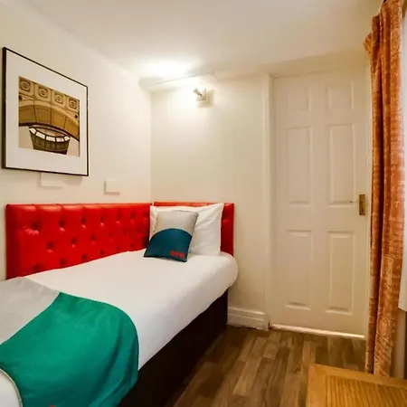 The Gullivers Hotel-3