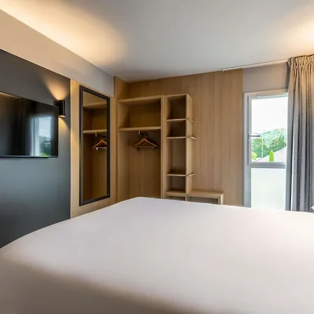 ibis Issoire-2