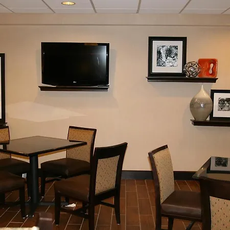Hampton Inn Newcomerstown-3