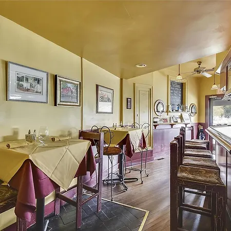 The Oxford Inn-3