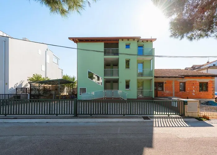 Andrea House With Apartments