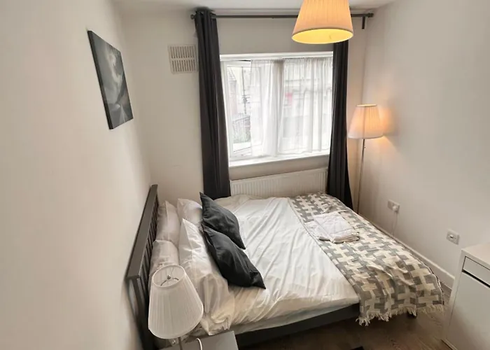 Double And Single Rooms In Bromley By Bow