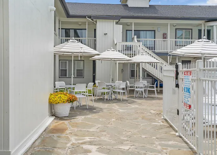 A Wave Inn - Montauk
