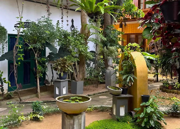 Gomez Place