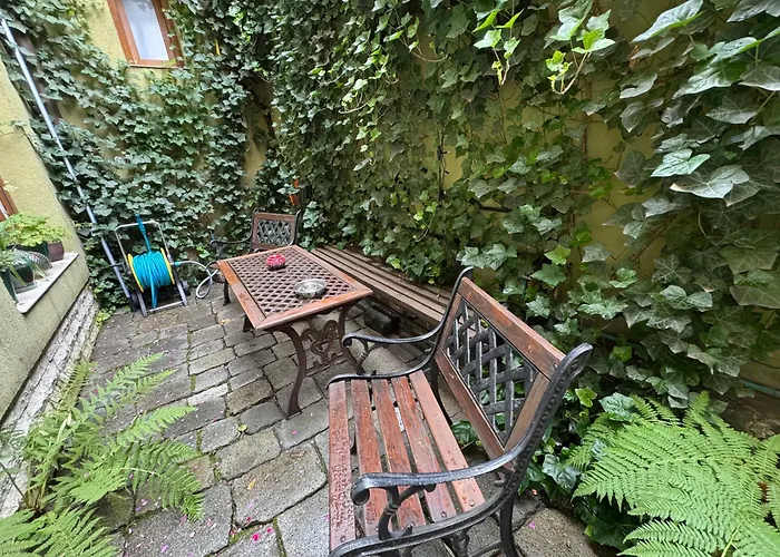 Lucas 10 Apartments