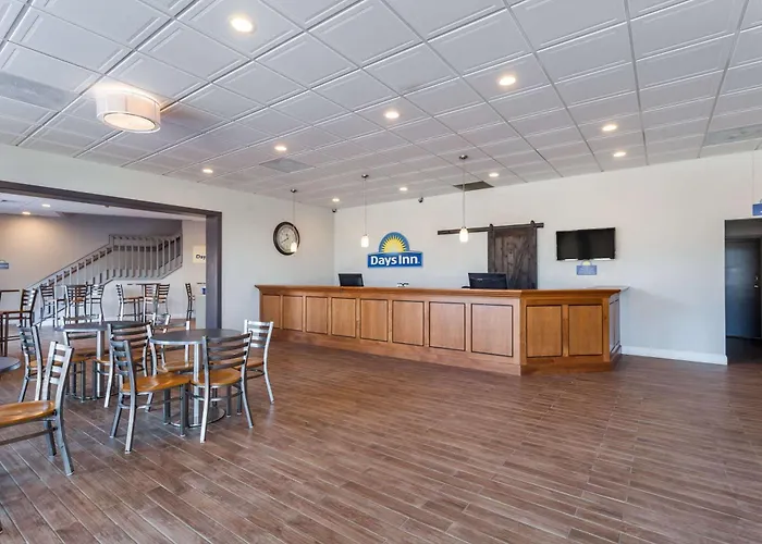 Days Inn & Suites By Wyndham Lancaster Amish Country