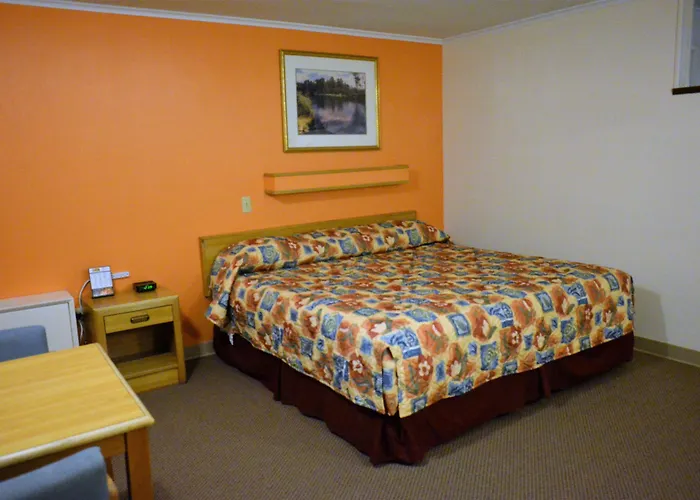 Budget Host Inn - Iron Mountain
