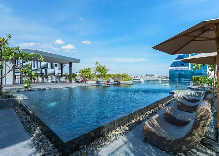 De Botan Srinakarin Hotel & Residence