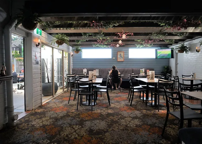Sir Joseph Banks Hotel
