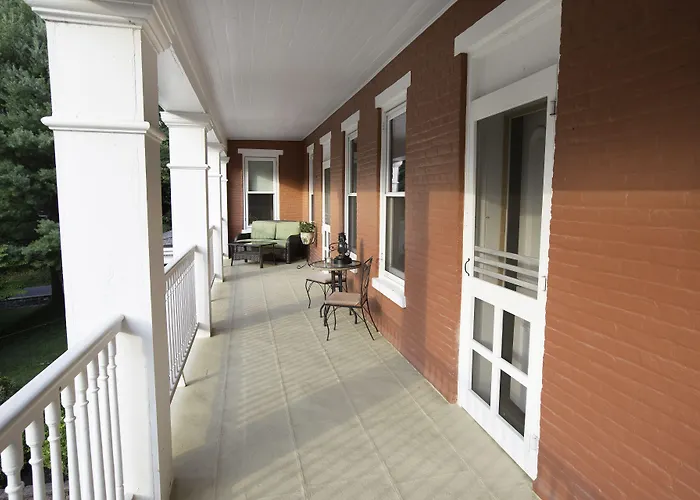 Hollinger House Bed & Breakfast Wabank