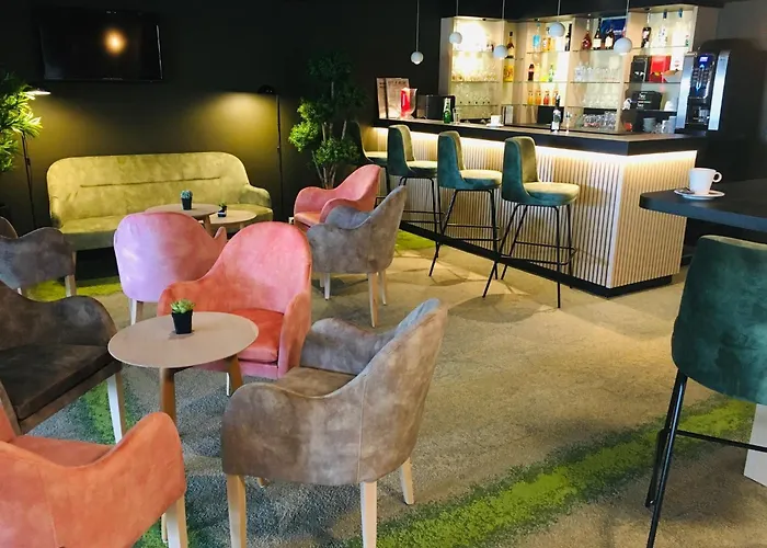 Hotel The Originals Bernay Acropole