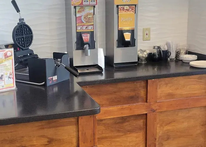 Royal Inn & Suites Akron