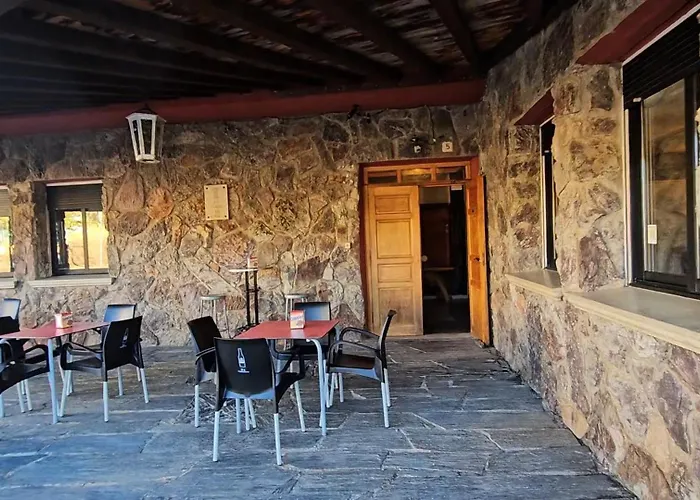Hostal Las Cavenes Del Cabaco
