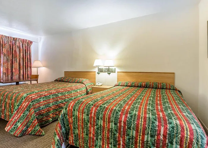 Rodeway Inn Magic Mountain Area