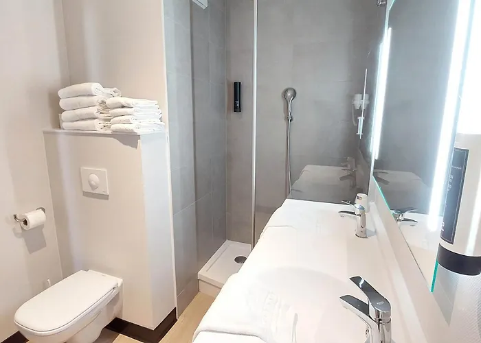 B&B HOTEL Troyes Magasins d'usine Lavau 