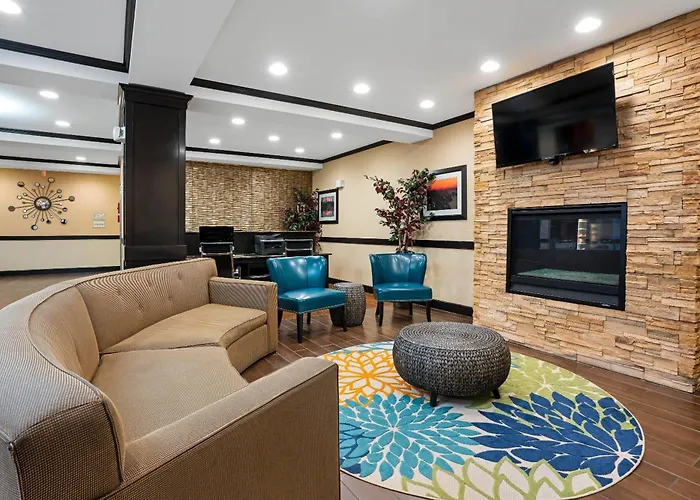 La Quinta By Wyndham Auburn Hotel