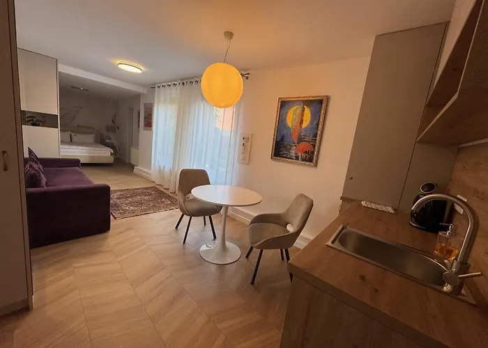 Lucas 10 Apartments