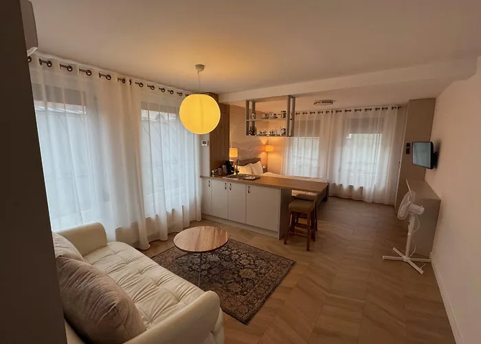 Lucas 10 Apartments